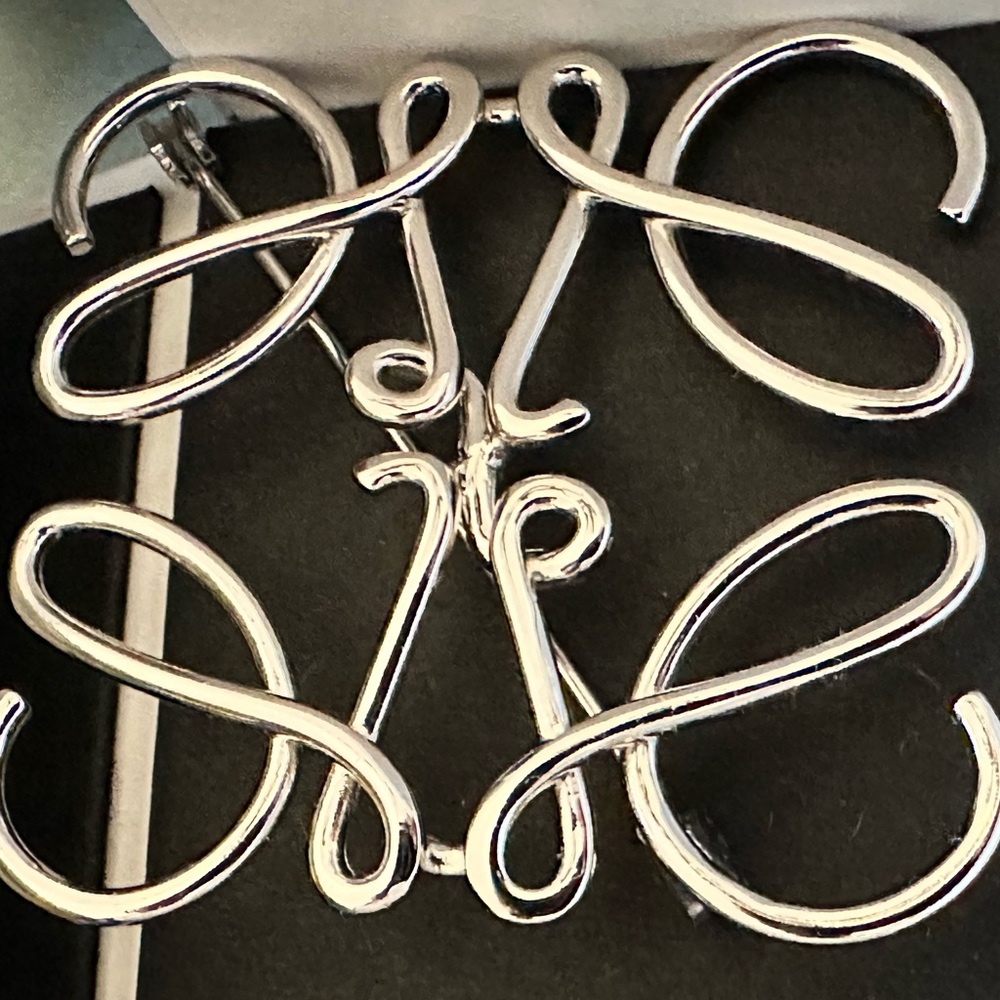 AUTHENTIC 🇪🇸LOEWE ANAGRAM BROOCH NWT-SOLD